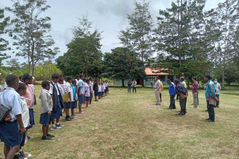 Bupati Jayawijaya Temukan Kepsek dan Guru Tak Ada di Sekolah