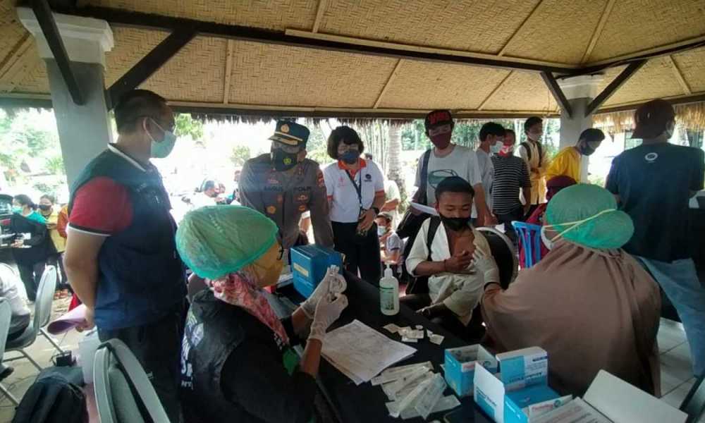 Kapolda Jabar Tinjau Pelaksanaan Vaksin Covid-19
