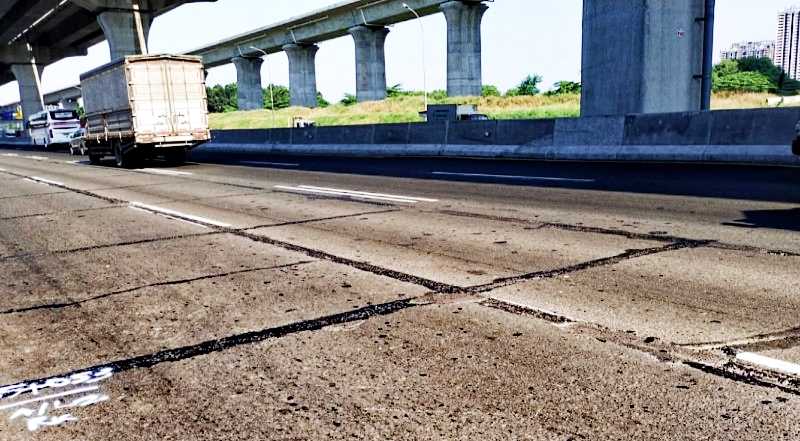 Tiga Titik Jalan Ruas Tol Japek Rusak Mulai Diperbaiki