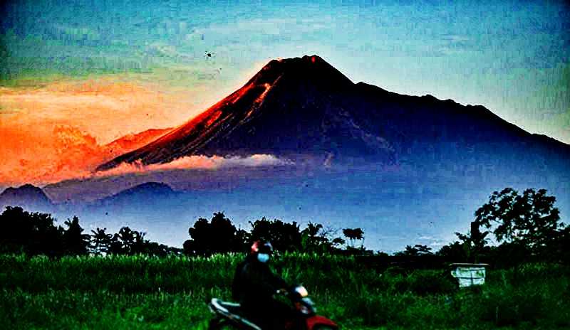Sejak Rabu Merapi Alami 129 Kali Gempa Guguran