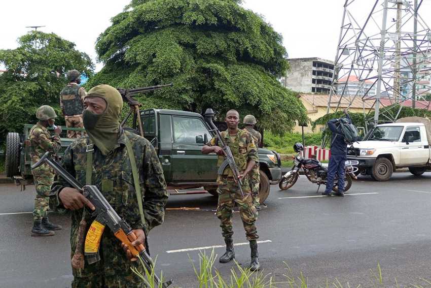 Junta Militer Tak Izinkan Conde Tinggalkan Guinea