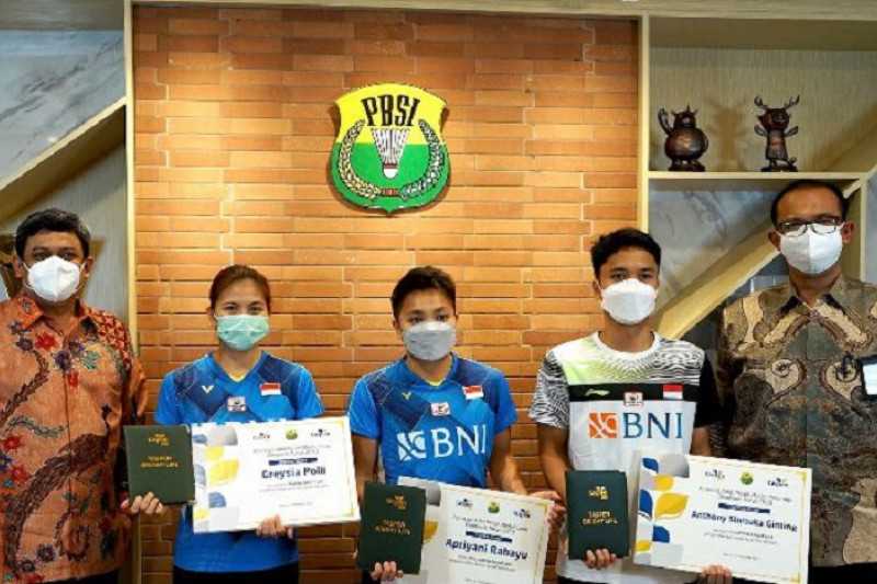 Taspen Grup Berikan Polis Asuransi kepada Tiga Atlet Peraih Medali Olimpiade Tokyo