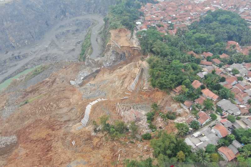 Merelokasi Warga