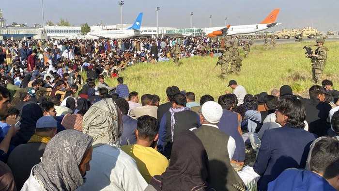 Taliban Buka Kembali Penerbangan Internasional di Bandara Kabul
