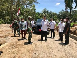 Gubernur Sumbar Mahyeldi Cicipi Lika-Liku Kelok 44 dengan Mobil Dinas Innova BA 1