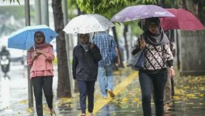 Hujan Berpotensi Guyur Sejumlah Kota Besar Hari Ini