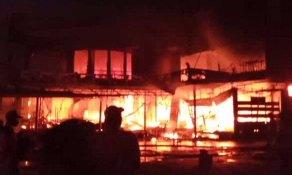 Sebanyak 19 Damkar Padamkan Api di Swalayan Cahaya Cilandak