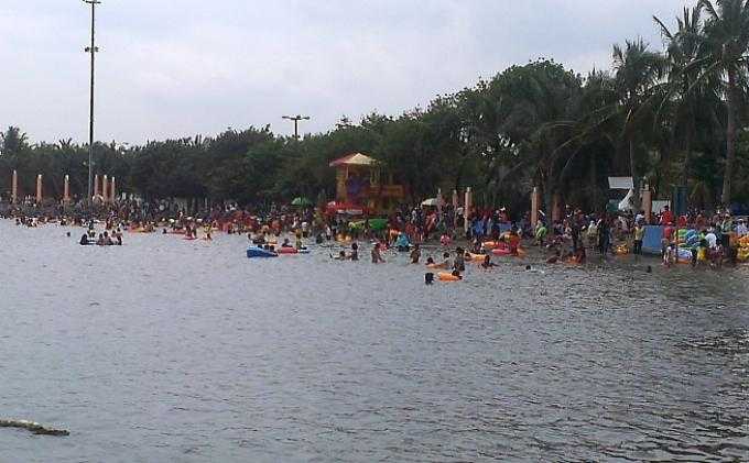 Pantai Ancol, Cuti, Tren Melancong