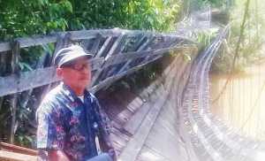Jembatan Penghubung Antar Desa di Kalteng Hampir Ambruk