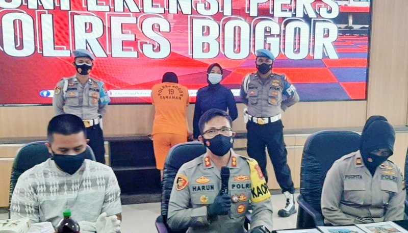 Jual Produk Kadaluwarsa, Seorang Wanita di Bogor Langsung Digiring Petugas