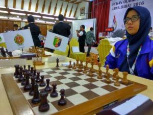 PB Percasi Berikan Gelar MNW kepada Pecatur Lampung Via Lastiningtyas