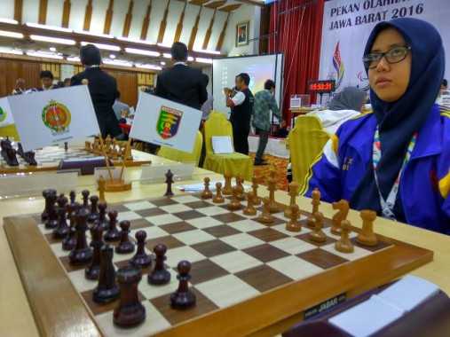 PB Percasi Berikan Gelar MNW kepada Pecatur Lampung Via Lastiningtyas