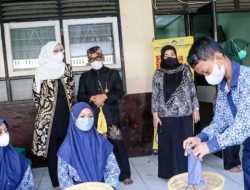 Siswa Sekolah di Purwakarta Kumpulkan Beras, Bupati Bilang Begini