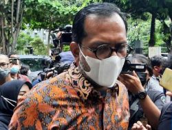 Jalani Pemeriksaan Atas Laporan Luhut, Haris Azhar Tak Komentar Banyak