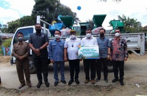 Reses, Legislator Golkar Beri Bantuan Mesin Pemipil Jagung ke Petani Toba
