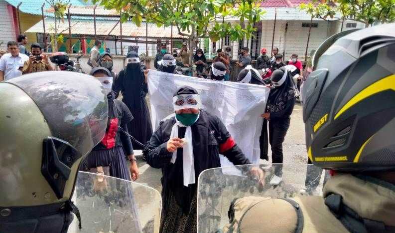 Ricuh, Empat Anggota Satpol PP dan Mahasiswa Terluka