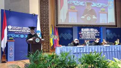 Sebanyak 11 Guru Besar UNP Dikukuhkan