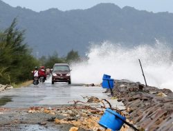 BMKG Imbau Warga Pesisir Waspadai Gelombang Tinggi Hingga Empat Meter