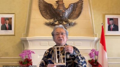 Peringati Hari Angklung, Dubes Heri Luncurkan Angklung Kayu Pertama di Dunia