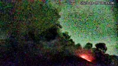 Merapi Luncurkan Awan Panas Sejauh 2 KM ke Arah Barat Daya