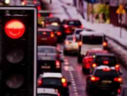 Dishub Kabupaten Karawang Pasang APILL dengan Sensor di 7 Titik Lampu Merah