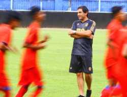 Berhasil Kalahkan Persib Bandung, Pelatih Arema FC Mengaku Puas