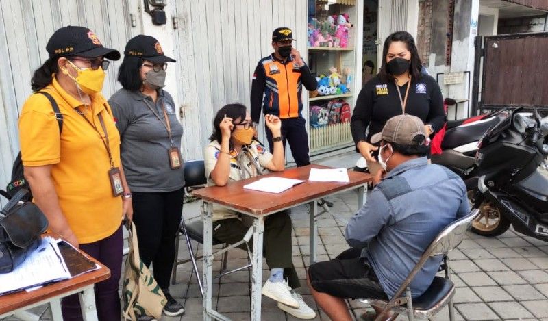 Pemda Diminta Tak Kendor Ingatkan Prokes ke Warganya