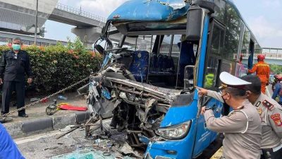Tersangkanya Tewas Saat Insiden, Polisi Hentikan Kasus Kecelakaan Dua TransJakarta di Cawang