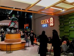 Tak Perlu ke Jepang, Pecinta Anime Arab Saudi Sekarang Bisa Kongko Ngopi dan Baca Komik di Jiddah Geek Cafe