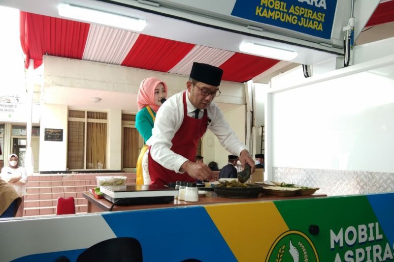 Peringati Hari Ibu, Ridwan Kamil Masak Jengkol