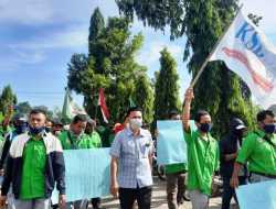 Serikat Buruh di Jambi Mogok Kerja Tuntut Perbaikan PKB