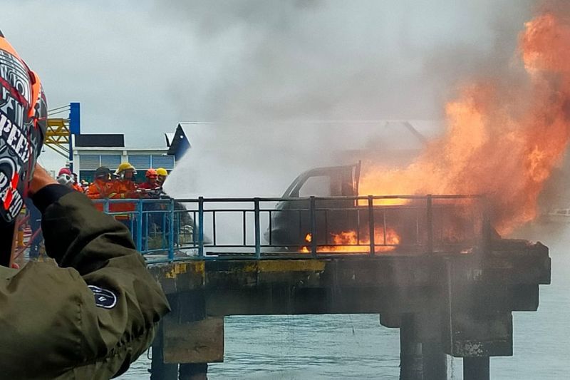 Mobil Pick Up Muatan BBM Terbakar di Pelabuhan Tengkayu Kaltara