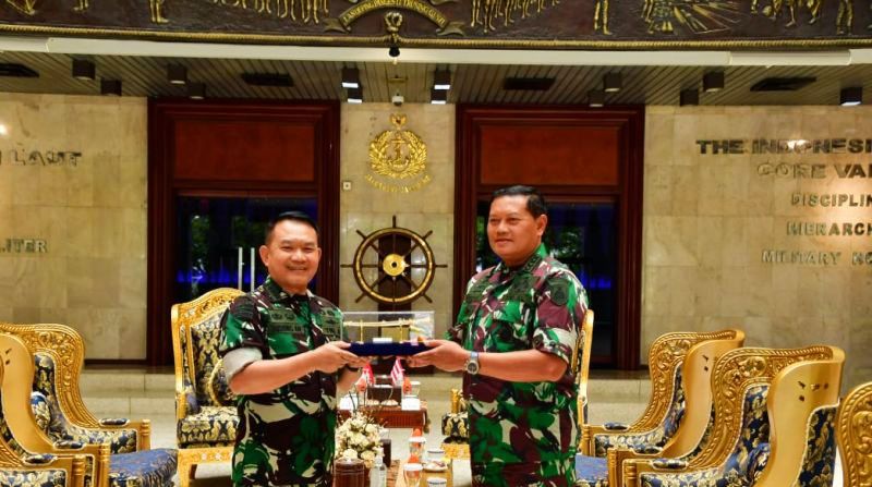 Perkuat Solidaritas TNI, Kasad Sowan ke Kasal dan Kasau