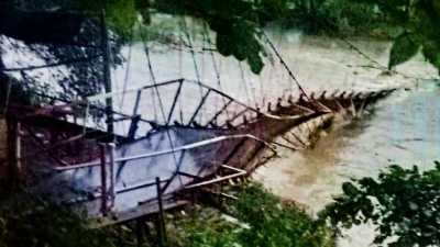 Jembatan Penghubung Dua Kecamatan di Cianjur Mulai Diperbaiki Usai Putus Diterjang Banjir