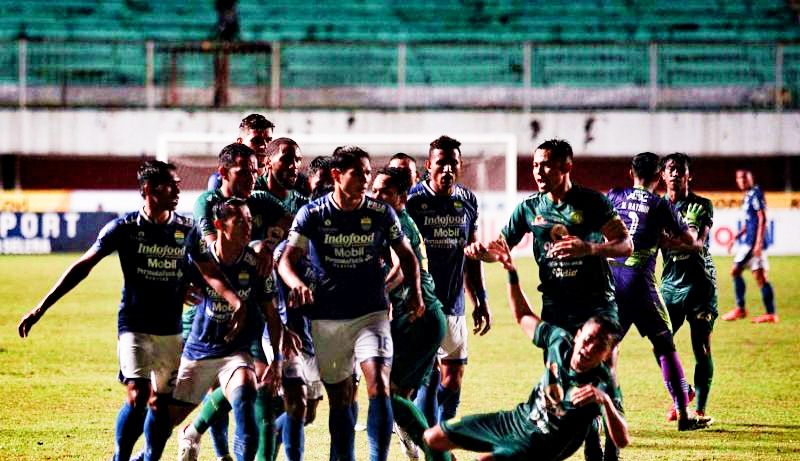 Tampa Perlawanan, Persib Ditumbangkan Persebaya 3-0