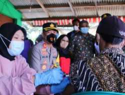 Polres Karawang Terapkan Jemput Bola Vaksinasi Warga