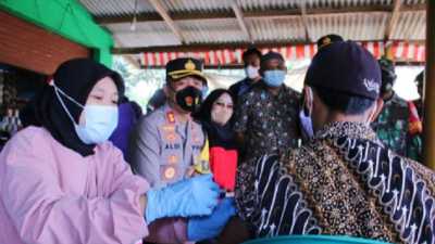 Polres Karawang Terapkan Jemput Bola Vaksinasi Warga