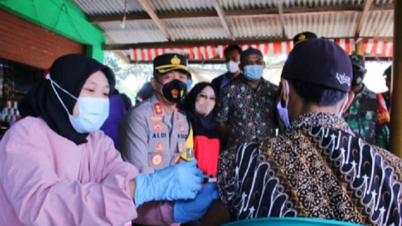 Polres Karawang Terapkan Jemput Bola Vaksinasi Warga