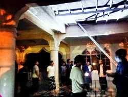 Kubah Masjid Ahlusunnah Wal Jemaah Pesantren Babussalam Meulaboh Terbakar