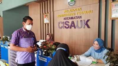 Sebanyak 2.583 Warga Cisauk Kabupaten Tangerang Peroleh BST Tahap Pertama
