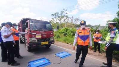 Sebanyak 155 Truk Tindak karena Melebihi Tonase