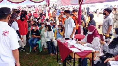 Mensos Semangati Anak-anak yang Ikut Vaksinasi Covid-19
