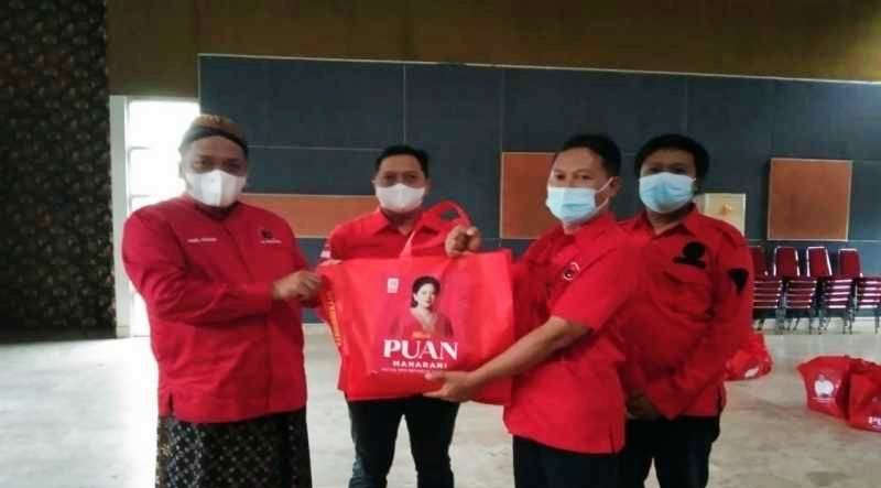 Warga Boyolali Peroleh Sembako Bergambar Puan Maharani
