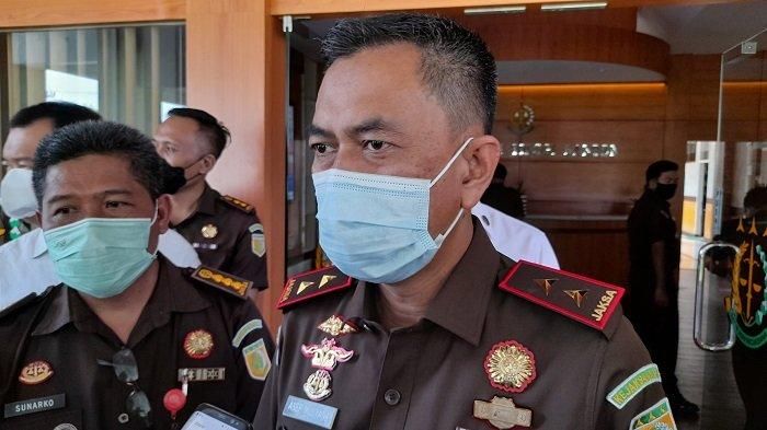 Jaksa Duga Tersangka Kasus Perkosaan Santri Selewengkan Bansos