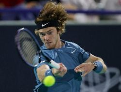 Usai Ikuti Turnamen di Abu Dhabi, Petenis Peringkat Kelima Dunia Ini Positif COVID-19 