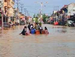 Banjir di Rohul Kian Parah, Jalan Lintas Riau-Sumut Terputu