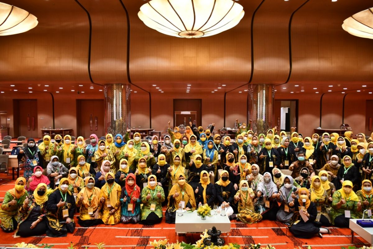 Bersama Ibu-Ibu Pengajian, Hetifah Siap Dukung Program Penguatan Karakter