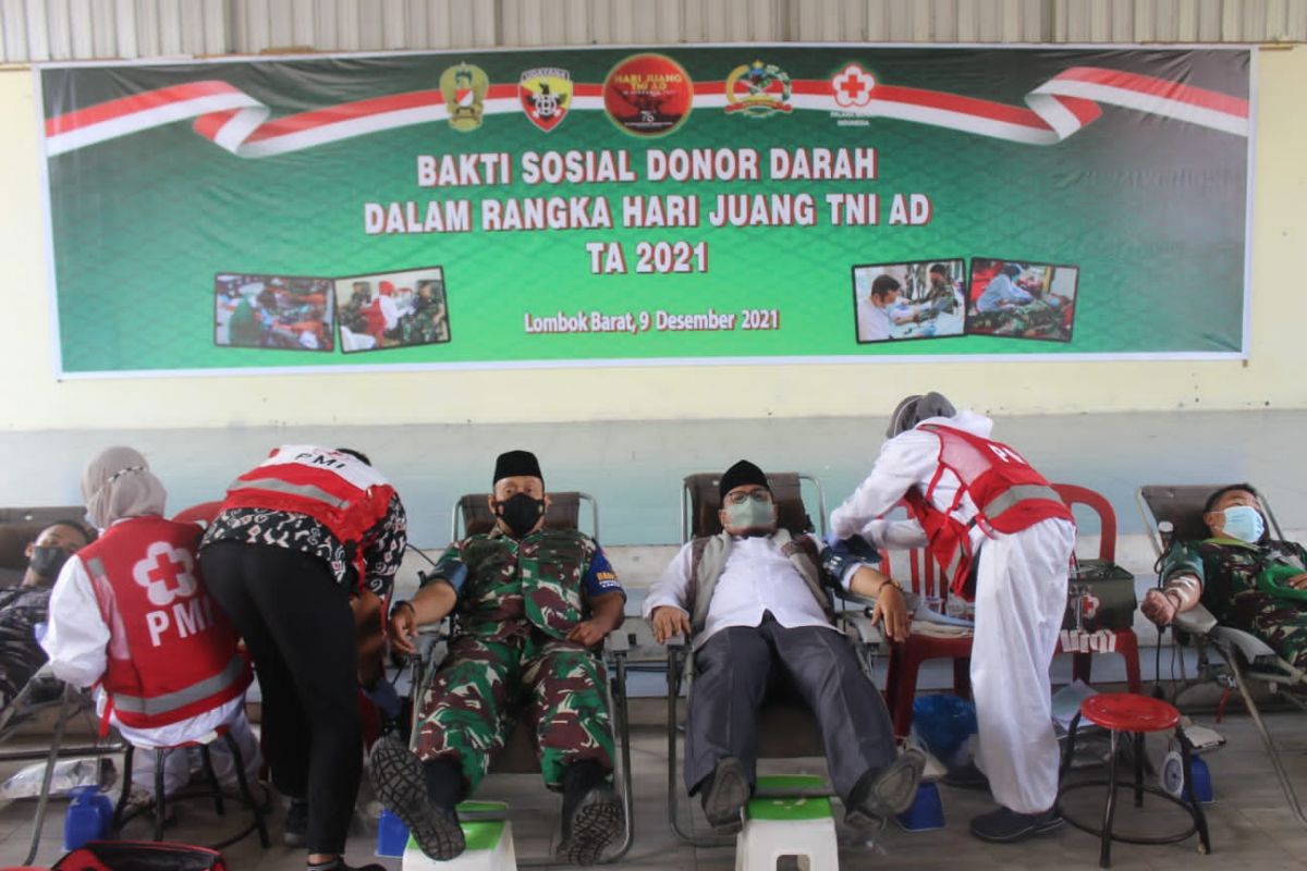 Sambut Hari Juang TNI AD, Korem 162/WB Gelar Donor Darah di Pondok Pesantren