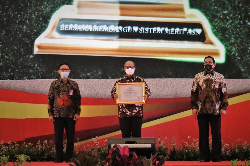 Kemenkop Raih Penghargaan Anugerah Meritokrasi 2021