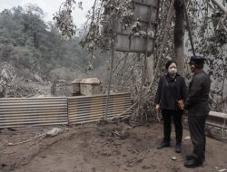 Kunjungi Pengungsi Erupsi Semeru, Puan Dorong Jembatan yang Rusak Segera Diperbaiki